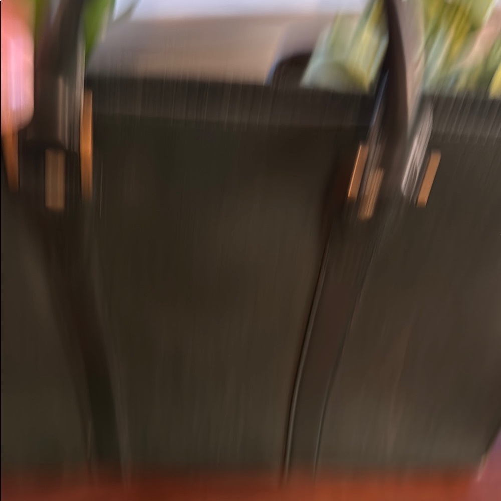 Louis Vuitton Green Leather Briefcase with Structured Design - Picture 15 of 15